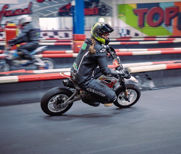 Mädels on Pitbike